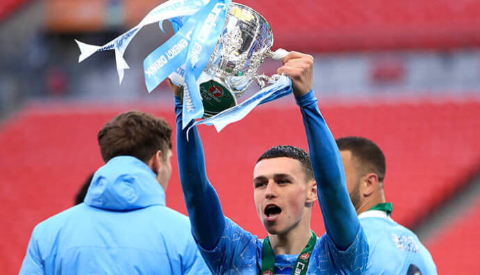 Phil Foden Jubel mit Ligapokal