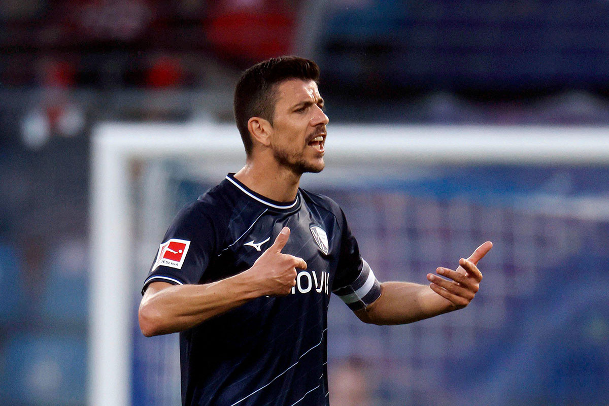 Bochum Düsseldorf Tipp Bild zeigt Bochums Anthony Losilla (© Norbert Schmidt / Alamy Stock Photo)