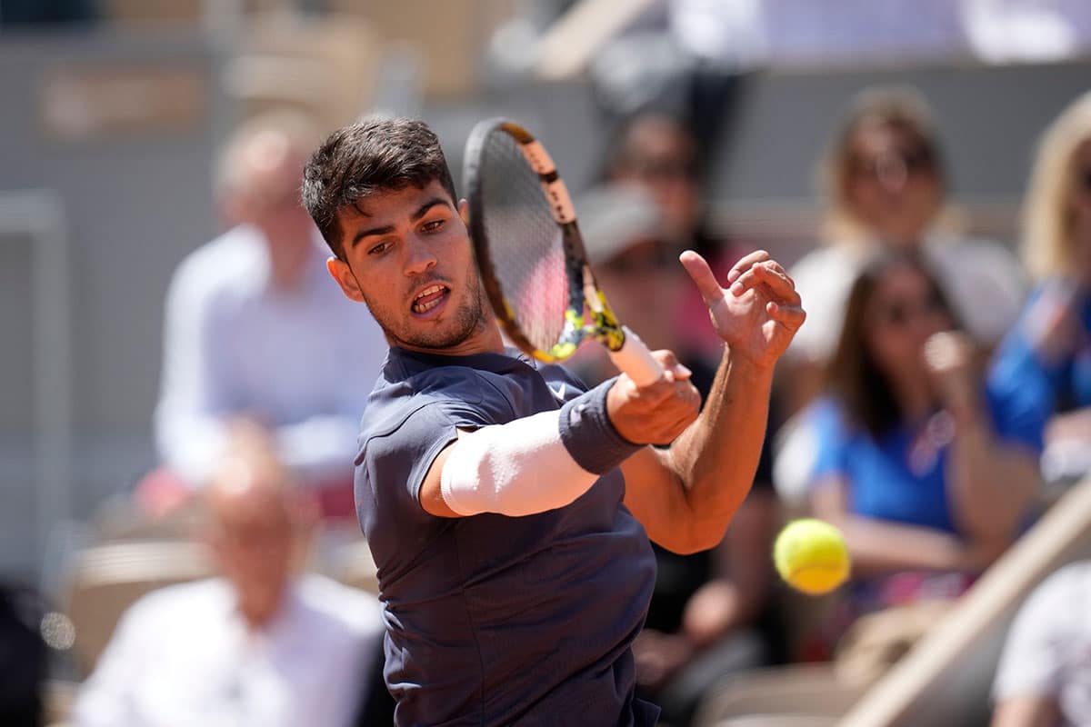 De Jong Alcaraz Tipp Bild zeigt Carlos Alcaraz (© Associated Press / Alamy Stock Photo)