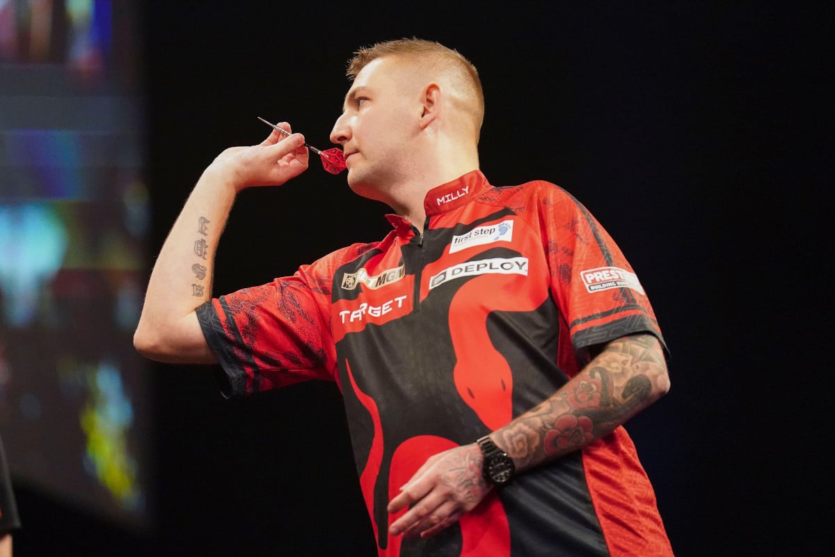 Darts WM heute 18.12. Bild zeigt Nathan Aspinall 