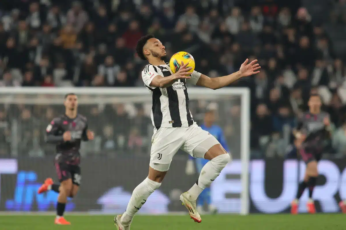 Juventus Hellas Verona Tipp Bild zeigt Lloyd Kelly © Nderim Kaceli / Alamy Stock Photo