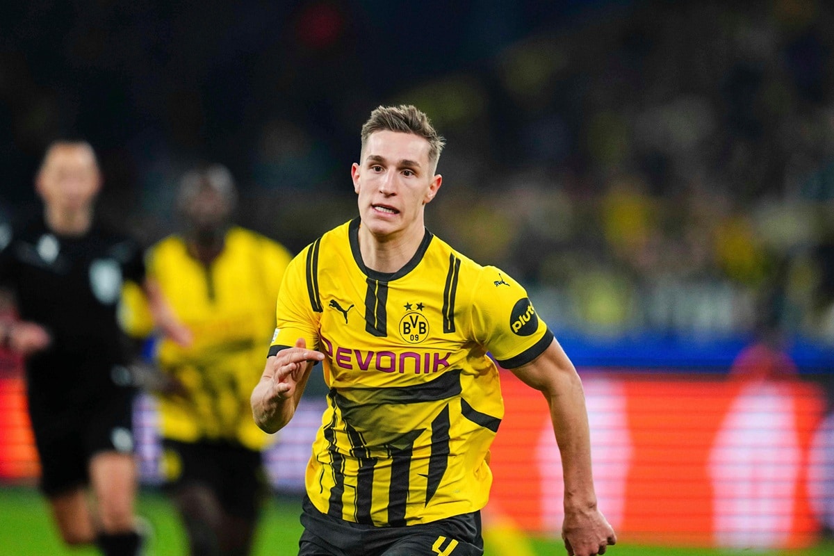 Dortmund Augsburg Tipp Bild zeigt Nico Schlotterbeck © Associated Press / Alamy Stock Photo