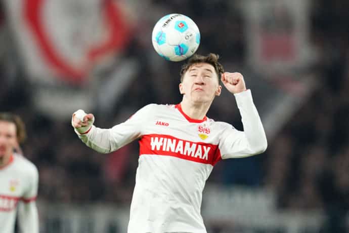 VfB Stuttgart Leverkusen Tipp Bild zeigt Stuttgarts Angelo Stiller © Cal Sport Media / Alamy Stock Photo