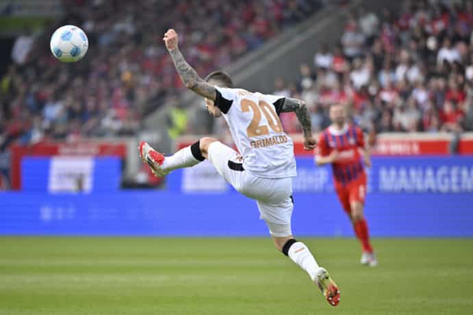 Leverkusen Union Berlin Tipp Bild zeigt Alejandro Grimaldo © imageBROKER.com / Alamy Stock Photo