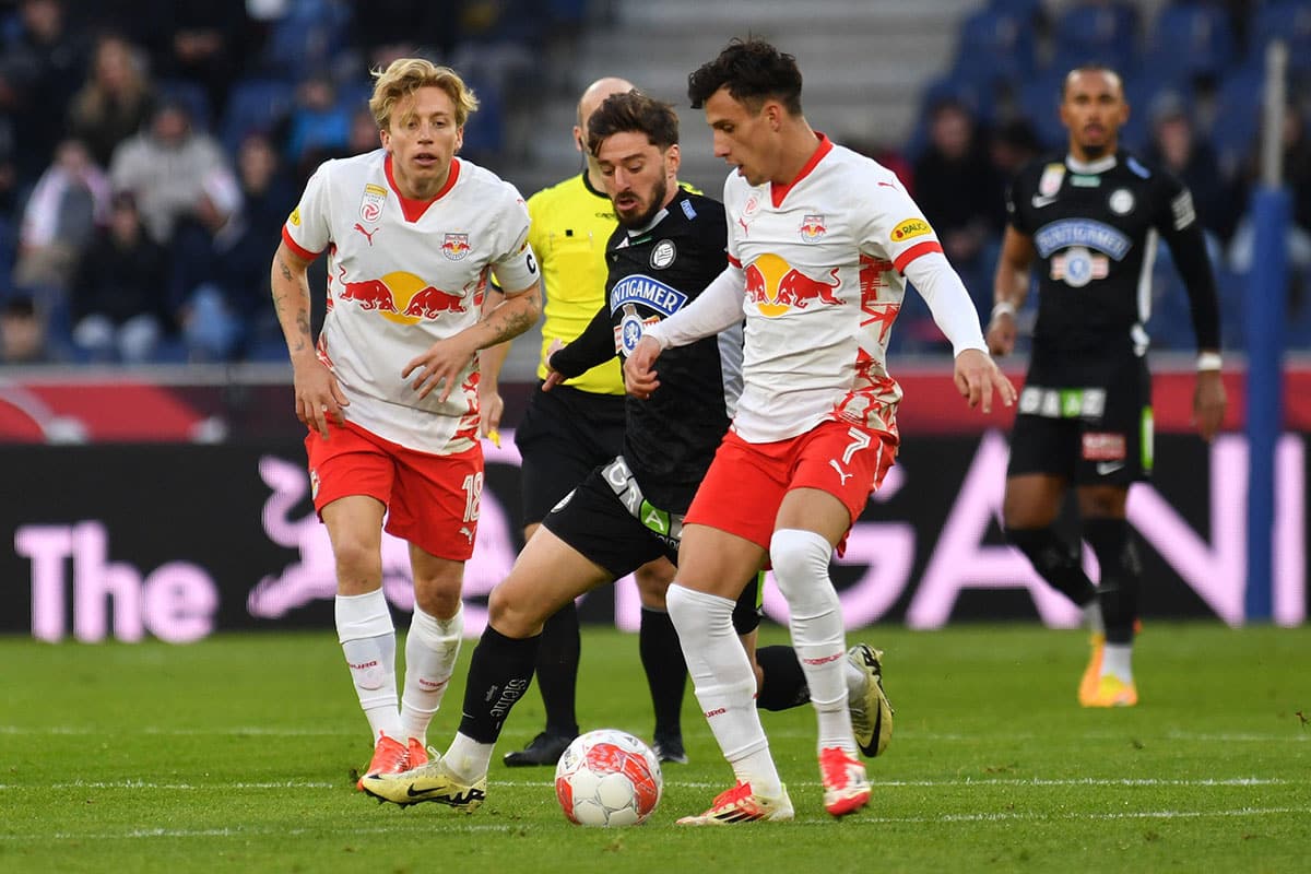 RB Salzburg Sturm Graz Tipp Bild zeigt Nicolas Capaldo gegen Otari Kiteishvili © APA-PictureDesk / Alamy Stock Photo