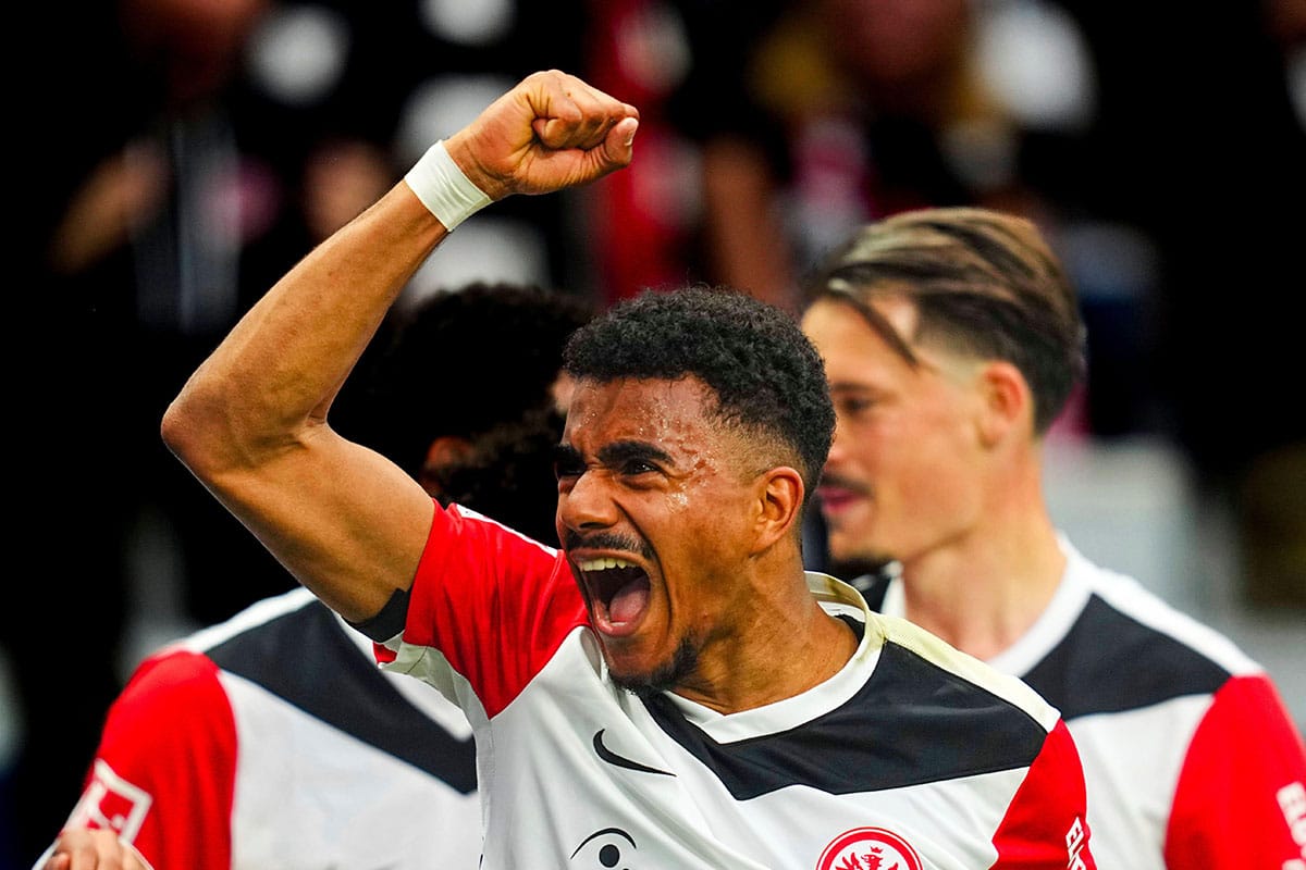Bild zeigt Nnamdi Collins / Bundesliga Over/Under Wetten 32. Spieltag (© Associated Press / Alamy Stock Photo)