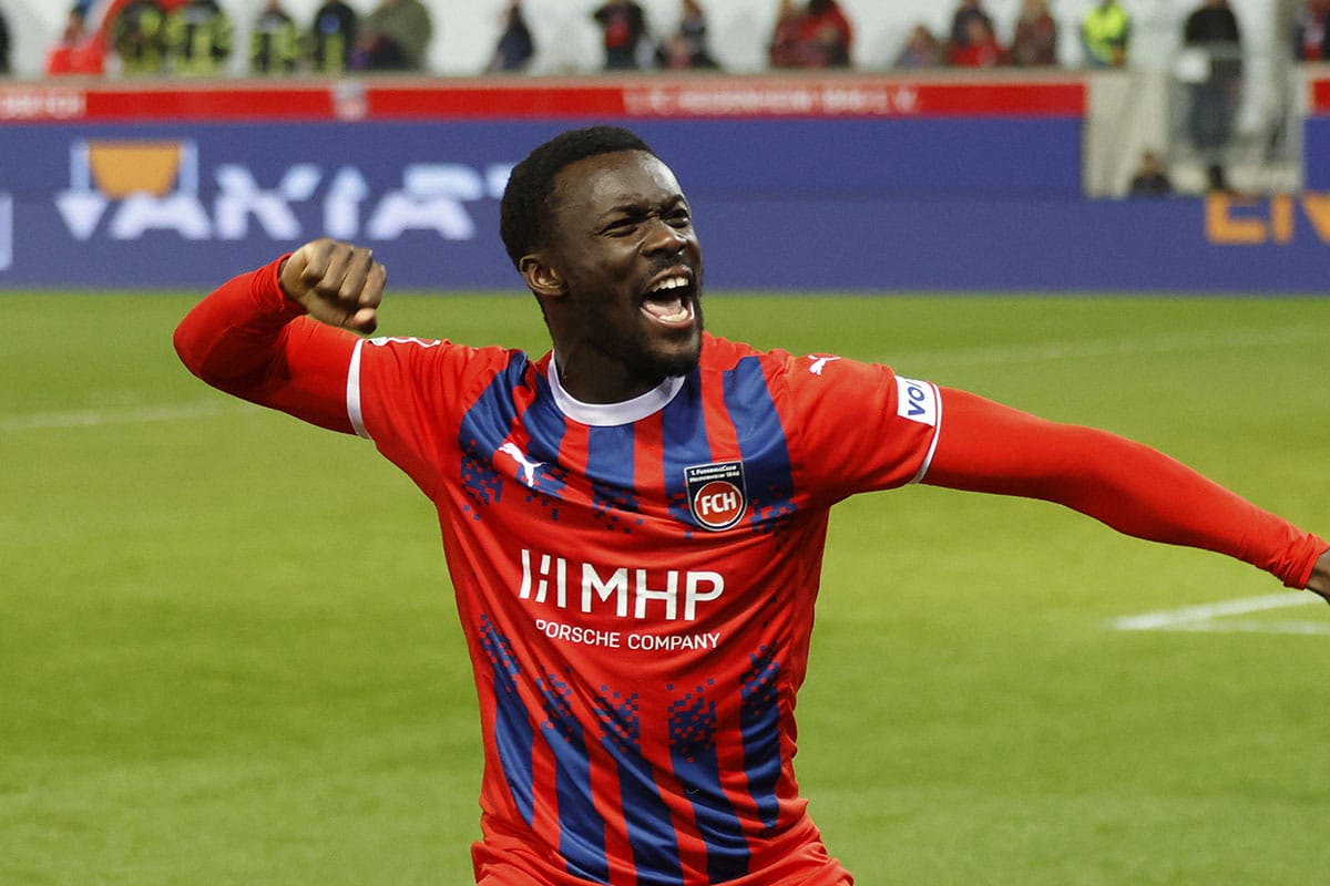 Heidenheim Leverkusen Tipp Bild zeigt Sirlord Conteh beim Jubeln © imageBROKER.com / Alamy Stock Photo
