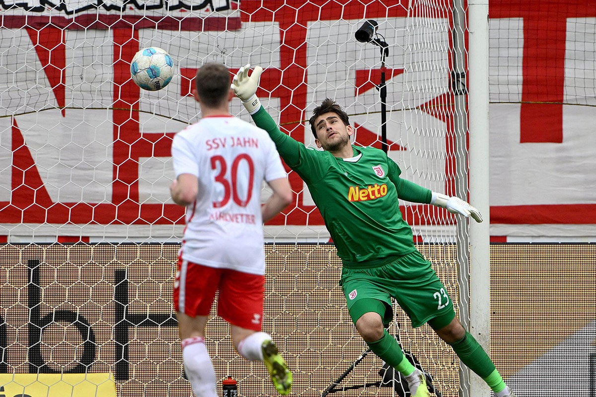 Regensburg Schalke Tipp Bild zeigt Julian Pollersbeck © dpa picture alliance / Alamy Stock Photo