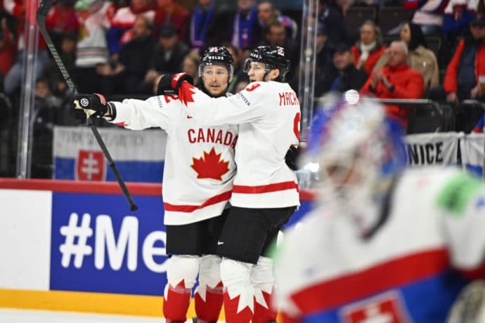 Kanada Dänemark Tipp / Bild zeigt Brandon Montour & Nathan MacKinnon © Associated Press / Alamy Stock Photo