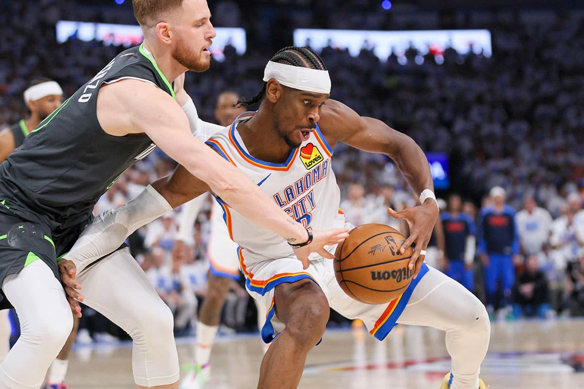 Thunder Timberwolves Tipp Bild zeigt Shai Gilgeous-Alexander vs. Donte DiVincenzo © Associated Press / Alamy Stock Photo