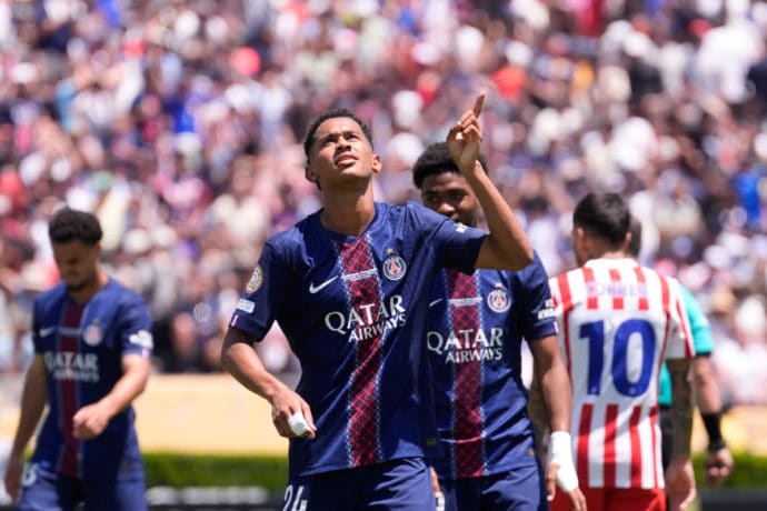 PSG Botafogo Tipp Bild zeigt Senny Mayulu © Associated Press / Alamy Stock Photo