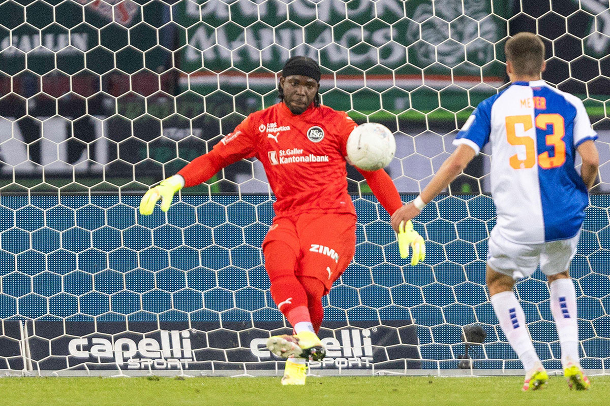 St. Gallen FC Basel Tipp Bild zeigt St. Gallen-Torwart Lawrence Ati Zigi © SPP Sport Press Photo