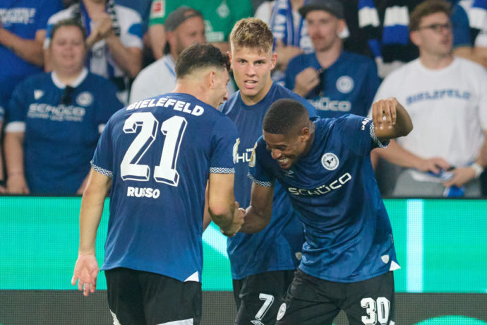 Arminia-Jubel / Bielefeld Magdeburg Prognose (© dpa picture alliance/dpa/Alamy Live News) Bielefeld Magdeburg Tipp