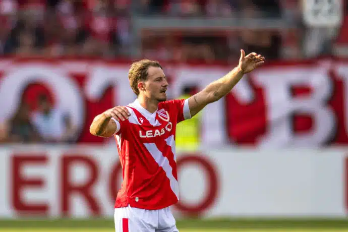 Bild zeigt Jonas Hofmann / Cottbus RB Leipzig Prognose (© dpa/Alamy Live News) Cottbus Leipzig Tipp