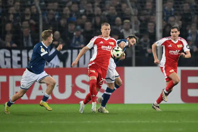 Bild zeigt Tim Skarke / Union Berlin Bielefeld Prognose (© dpa/Alamy Live News) Union Berlin Bielefeld Tipp