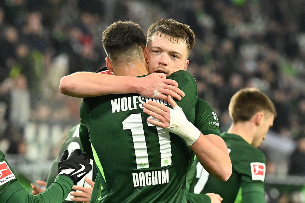 Dzenan Pejcinovic und Adam Daghim / Wolfsburg Heidenheim Prognose (© dpa/Alamy Live News) Wolfsburg Heidenheim Tipp