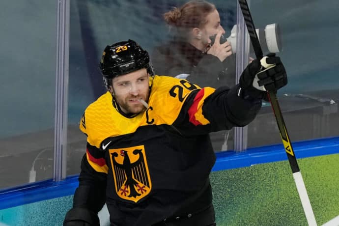 Leon Draisaitl / Deutschland Lettland Prognose (© AP Photo/Hassan Ammar) Deutschland Lettland Tipp