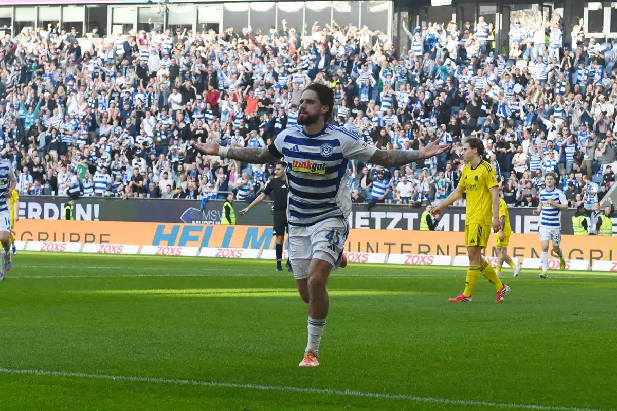 Lex-Tyger Lobinger / Rostock Duisburg Prognose (© Eibner-Pressefoto / Alamy Stock Photo) Rostock Duisburg Tipp