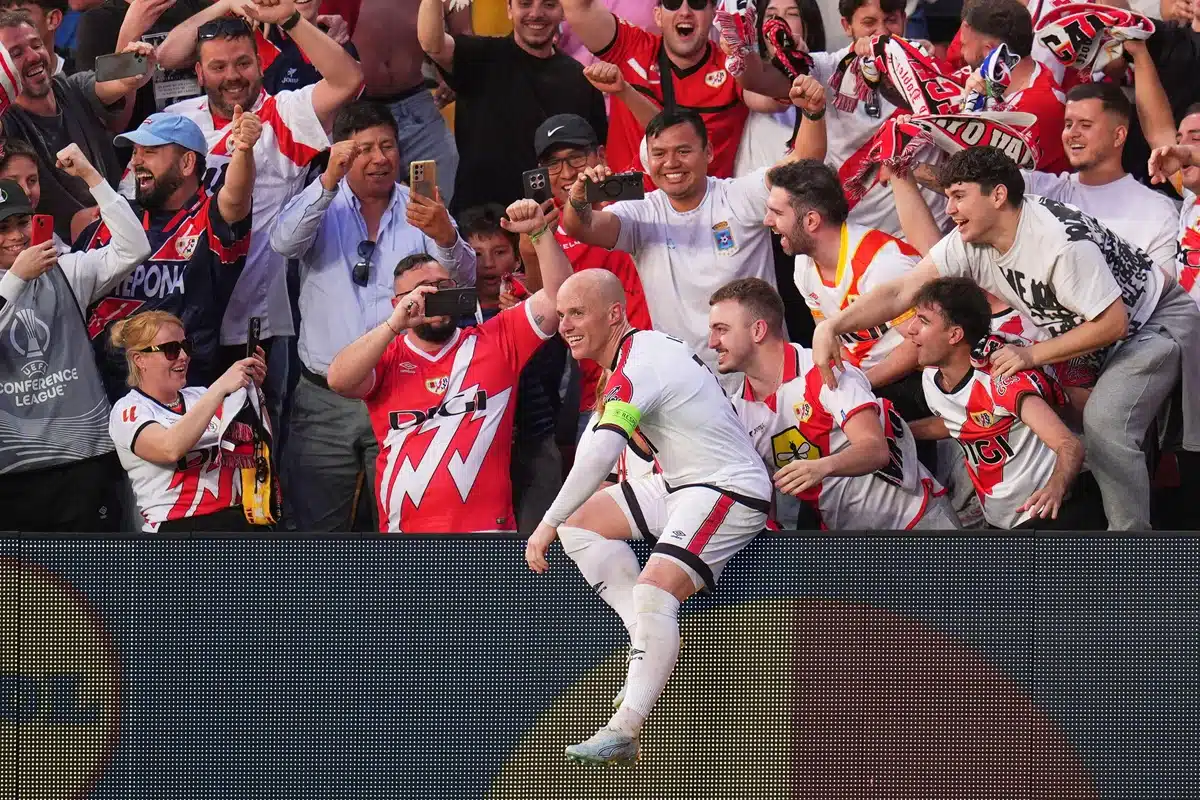 Isi Palazon / AEK Athen Rayo Vallecano Prognose (© AP Photo / Alamy Stock Photo) AEK Athen Rayo Vallecano Tipp