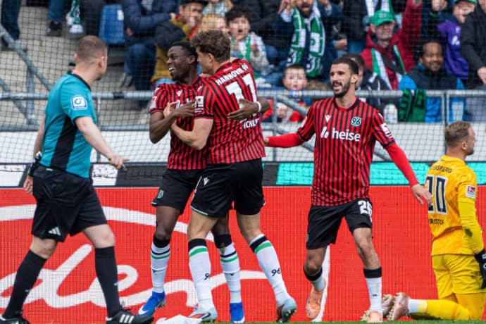 2. Liga Prognosen zum 29. Spieltag der Saison 2025/26 Bild zeigt Noel Aseko Nkili, Benedikt Pichler und Waniss Taibi / Hannover (© dpa picture alliance archive) Experten 2. Liga Prognosen 29. Spieltag