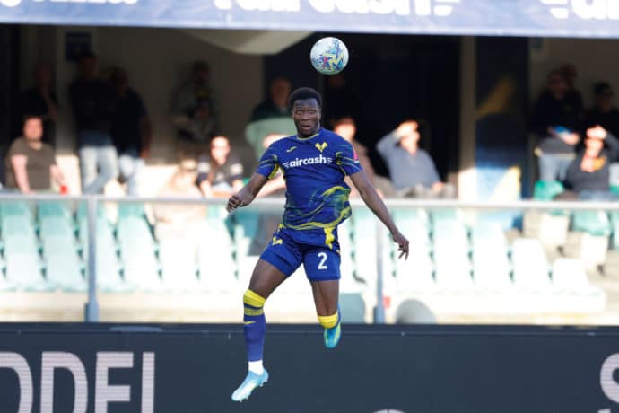 Daniel Oyegoke / Hellas Verona AC Milan Prognose (© SOPA Images Limited/Alamy Live News) Hellas Verona AC Milan Tipp