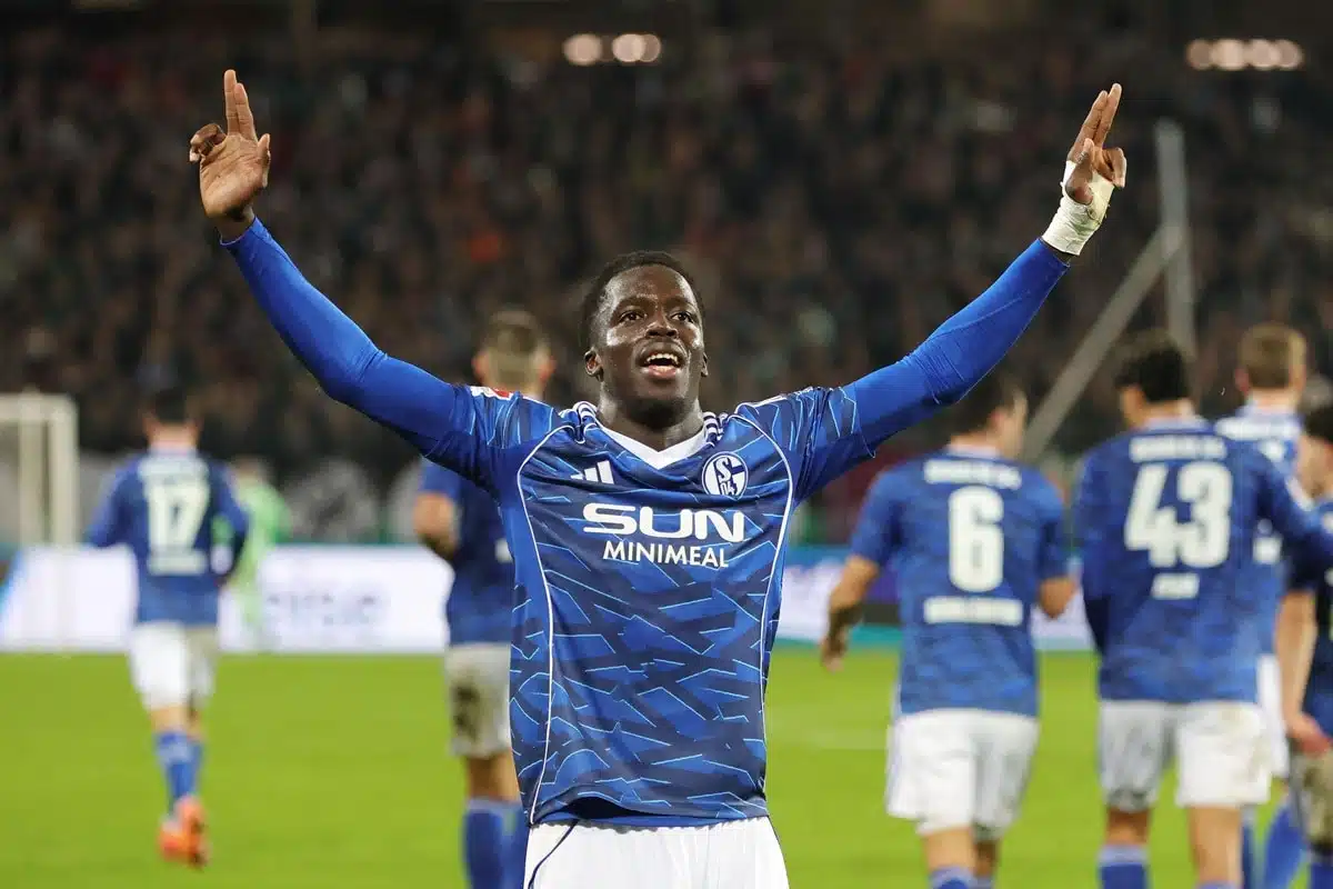 Christian Gomis / Schalke Düsseldorf Prognose (© dpa picture alliance / Alamy Live News) Schalke Düsseldorf Tipp