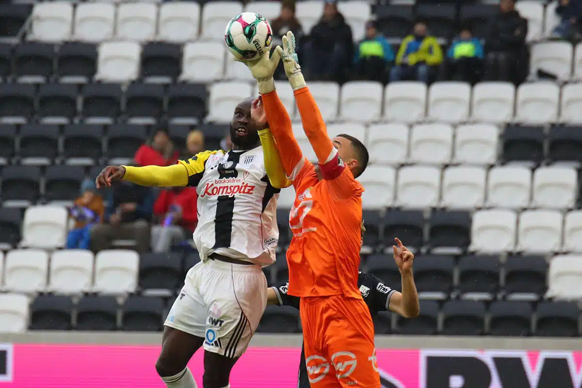 Samuel Adeniran gegen Dejan Stojanovic / LASK Altach Prognose (© APA-PictureDesk/Alamy Live News) LASK Altach Tipp