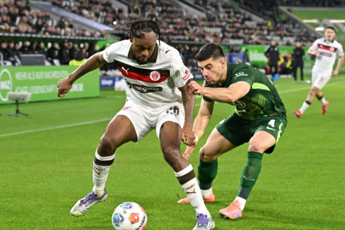 Bundesliga Prognosen zum 34. Spieltag der Saison 2025/26: Das sagen unsere Experten! Bild zeigt Ricky Jade-Jones, Konstantinos Koulierakis (© Swen Pförtner/dpa via AP) Experten Bundesliga Prognosen 34. Spieltag
